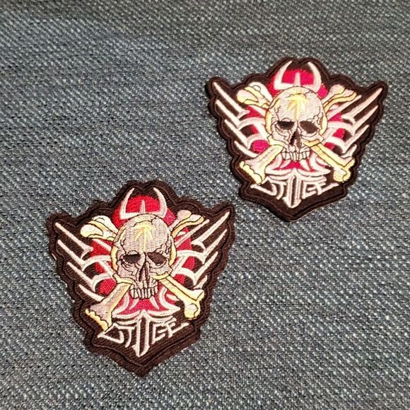 Set/2 Embroidered Skull Iron On Patches Goth Design - Picture 1 of 5
